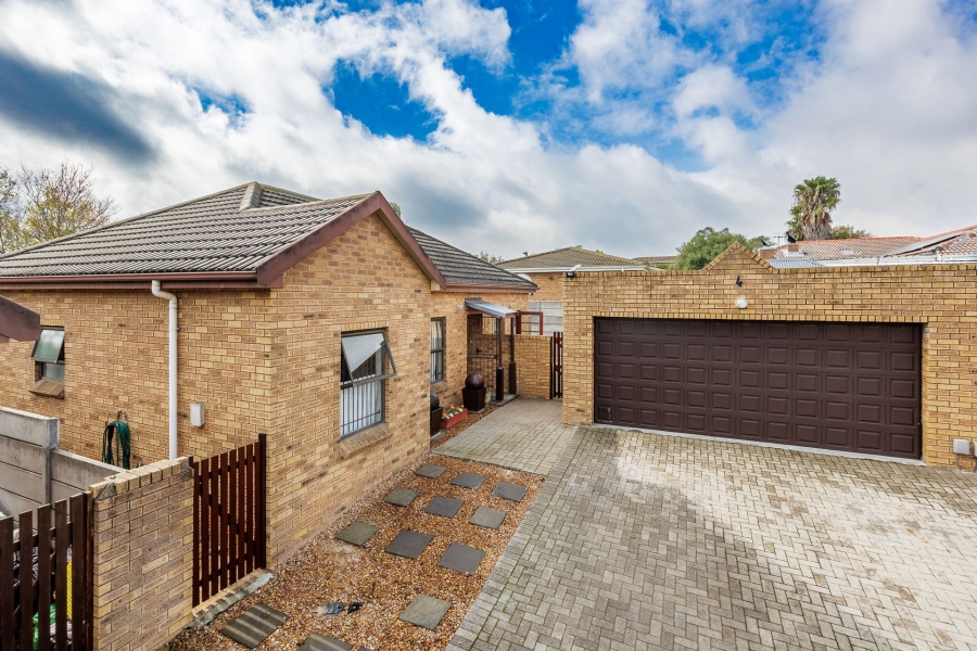 To Let 3 Bedroom Property for Rent in Sonstraal Heights Western Cape